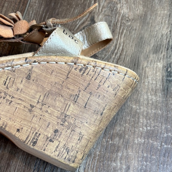 b.o.c. Born Concept Women's Fiore Champagne Sandals with Floral Accents Size 10 - Picture 8 of 14